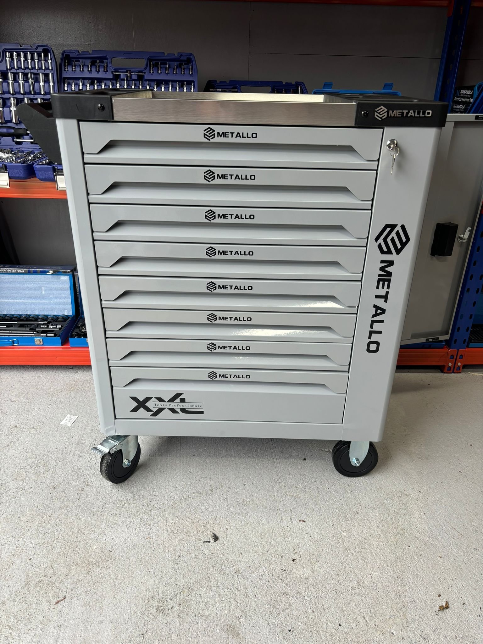 8 Drawer Tool Box / Chest With Tools