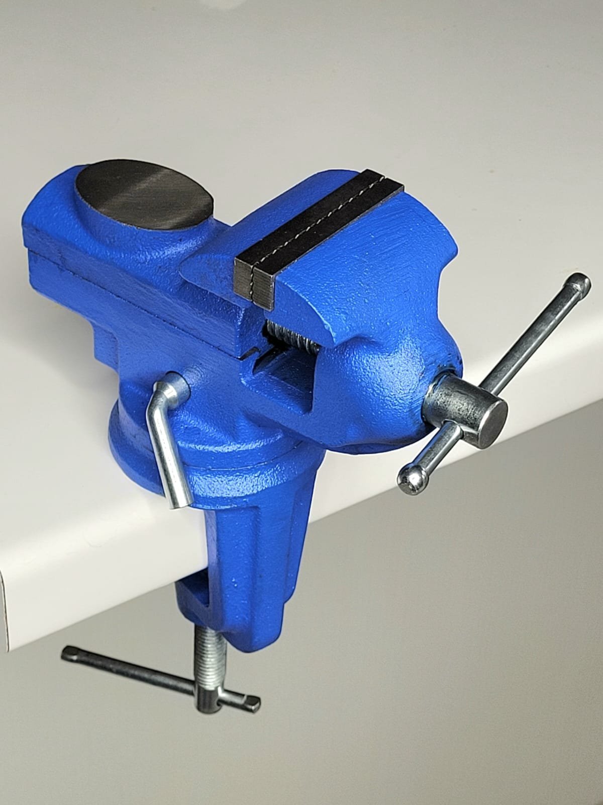 2 1/2" Portable Cast Iron Dovetail Table Vice