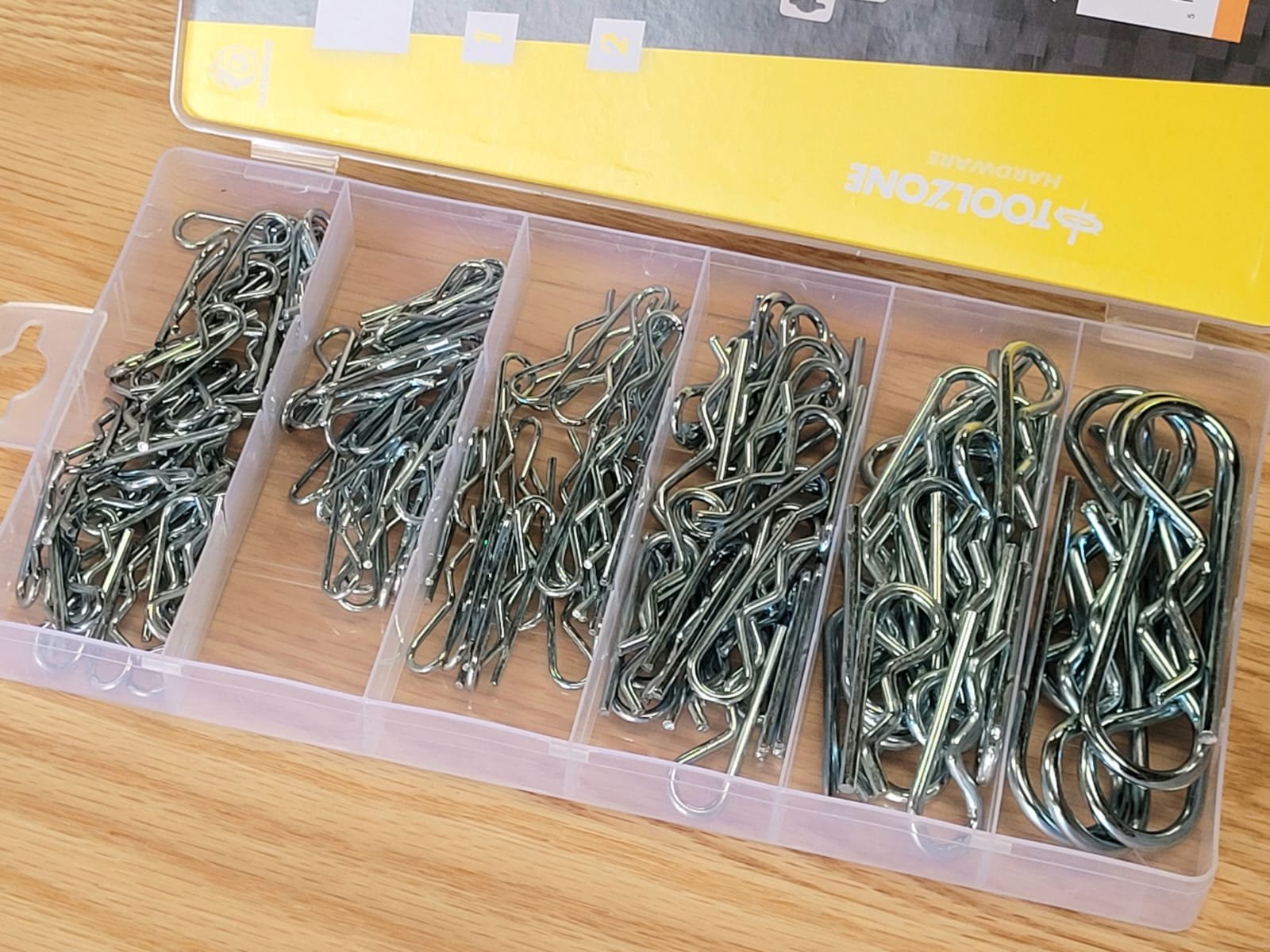 150 Piece Hair Pin / R Clip Assortment Box