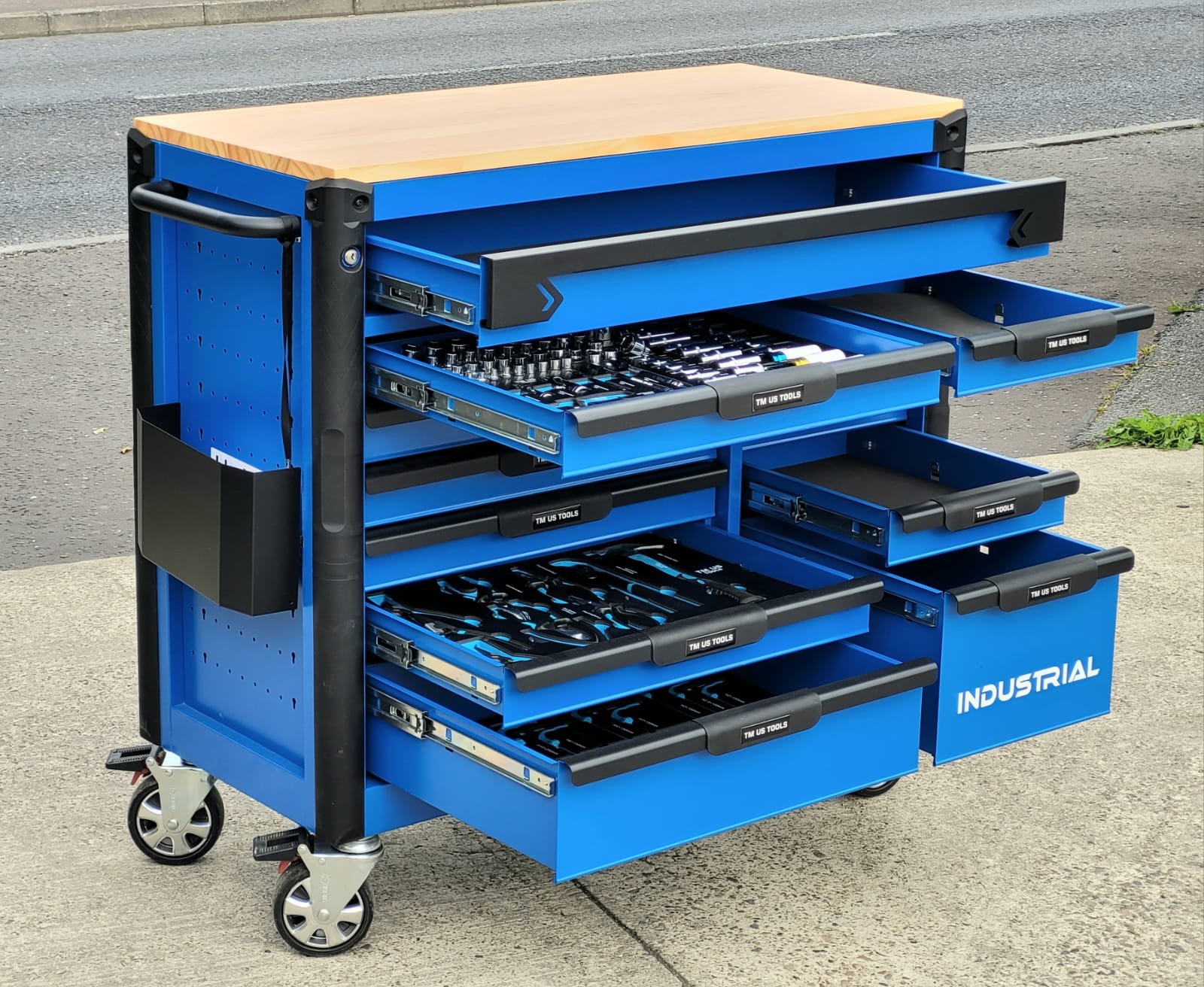 Heavy Duty 12 Drawer Industrial Grade Toolchest With Tools With Wooden Worktop