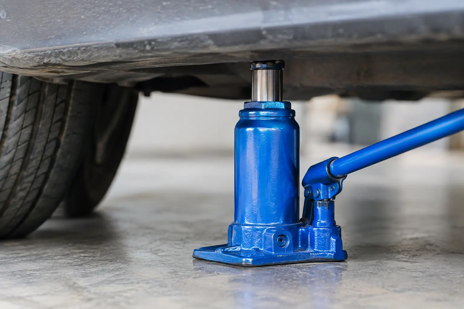 Why Does a Hydraulic Jack Sink Under Load?